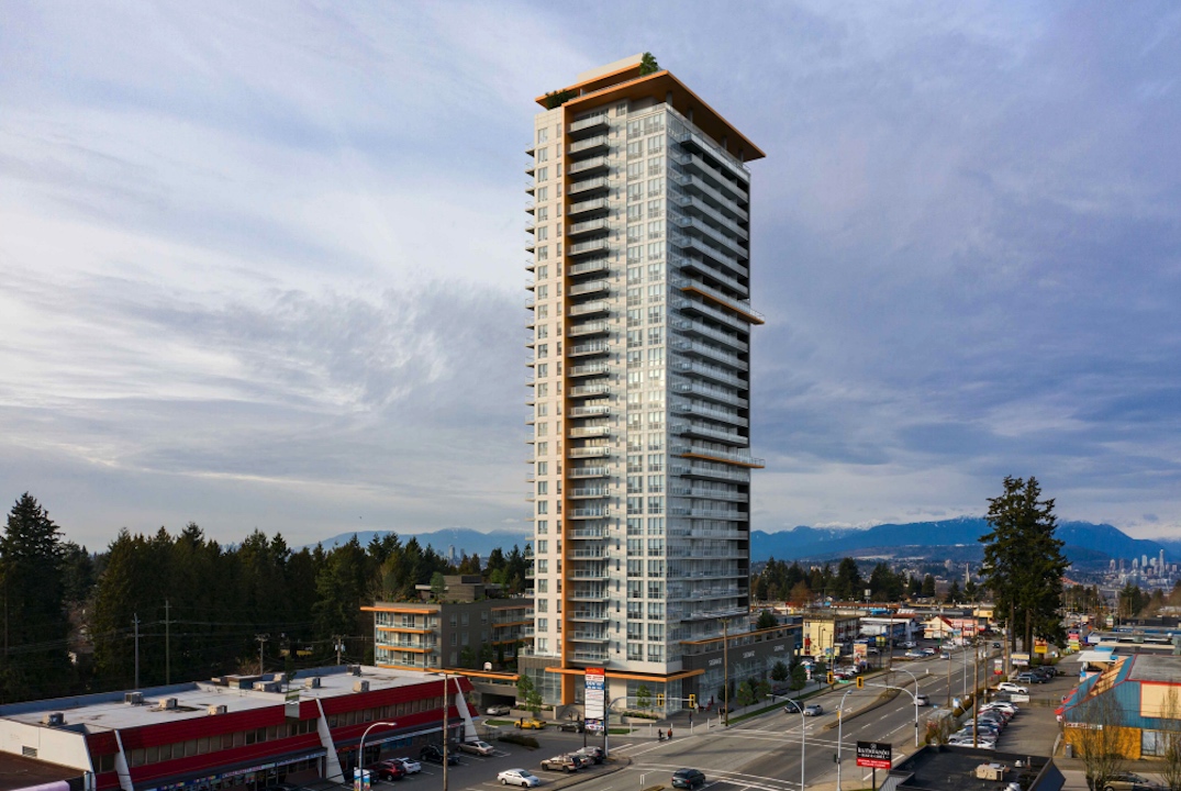 This signature 29-storey tower offers unobstructed urban and mountain views.