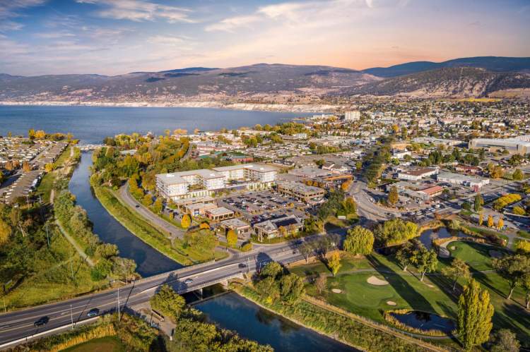 A twin building residential development located at the west gateway to Penticton.