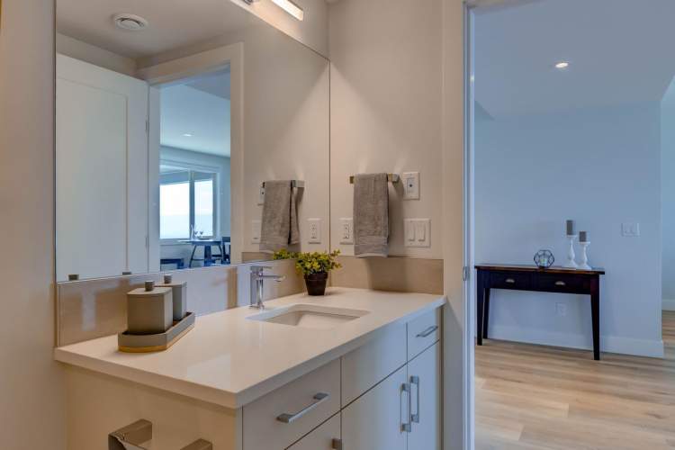Showhome bathroom displaying optional fixtures and finishings.